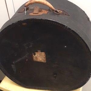 Vintage Antique round suitcase hatbox 18"×9 Deep